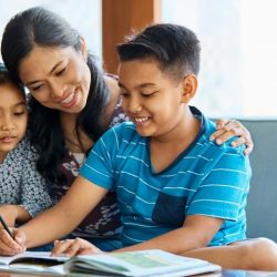 Como motivar os seu filhos a querer estudar e aprender
