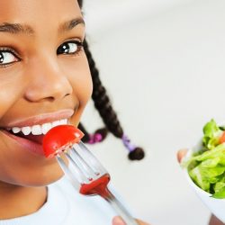Estudo indica que apenas comer legumes e verduras não é diminui chances de ter doenças cardíacas