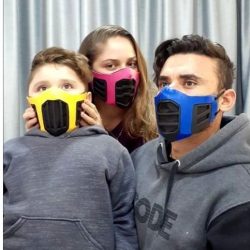 Pai cria máscaras inspiradas  em personagens do  universo geek