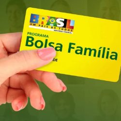 Bolsonaro desiste de mudar o nome do Bolsa  Família  para Renda Brasil