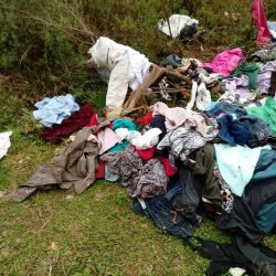 Após flagrante de  descarte de roupas para doação  em Bento Gonçalves,   prefeitura busca responsáveis
