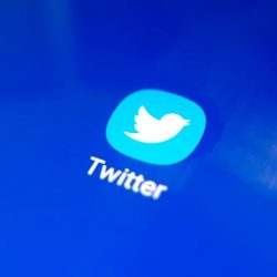 Twitter vai emitir alerta para quem tentar curtir Fake News