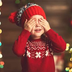 8 formas de surpreender as crianças  ao entregar o presente de Natal