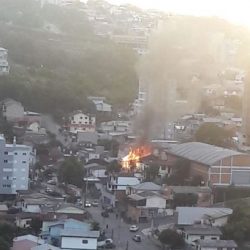 Incêndio destrói casa de dois andares no Borgo