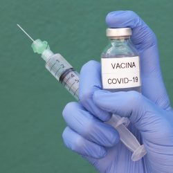 Ministro anuncia que Ministério Público liberou compra da vacina