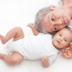 Saiba quais conselhos dos avós sobre cuidados com os bebês que são questionados pelos médicos