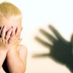 Quais os sinais de uma criança maltratada?