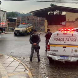 Ao ser abordado em casa, homem ameaça BM de morte no bairro São Roque