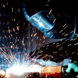 Setor metalúrgico acorda reajuste de 7,8% na Convenção Coletiva de Trabalho