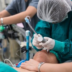 Cirurgias eletivas no Hospital Tacchini serão realizadas somente em vacinados contra a Covid-19