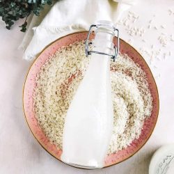 Água de arroz: como usá-la para melhorar a pele e o cabelo
