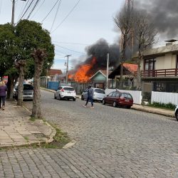 Incêndio destrói casa no bairro Juventude