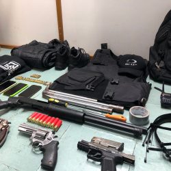BM prende três pessoas por posse ilegal de arma de fogo