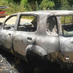 Veículo furtado é encontrado no interior incendiado