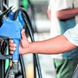Preço da gasolina deve cair no próximo ano