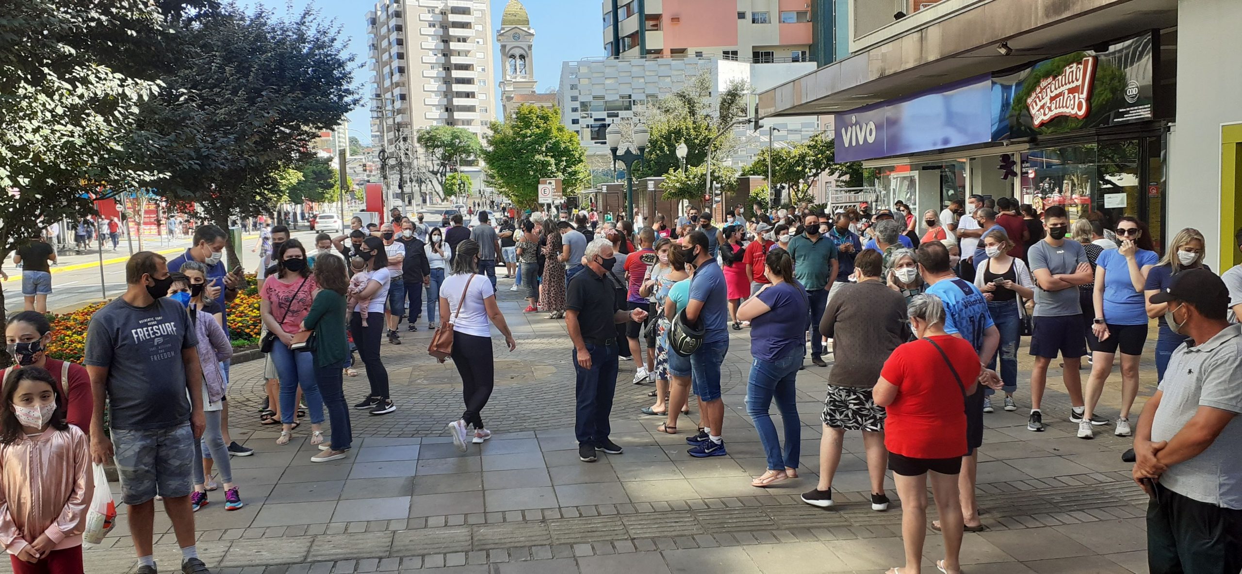 Infecções  passam de 97 casos do tercero dia do ano para 1778 casos no dia 19 de janeiro, porém óbitos e internações não acompanham a alta