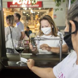 Mais de três mil doses de vinho e suco consumidas fim de semana da Fenavinho no centro da Cidade