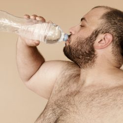  Compostos químicos do plástico das garrafas podem aumentar o risco de engordar