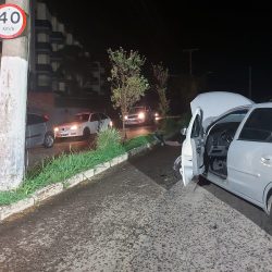 Acidente de carro deixa três feridos no bairro Maria Goretti