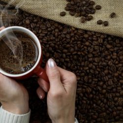 Café em excesso pode causar danos à saúde
