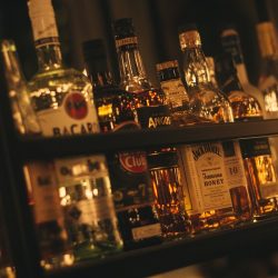 Operação fiscaliza bares e casas noturnas em Bento