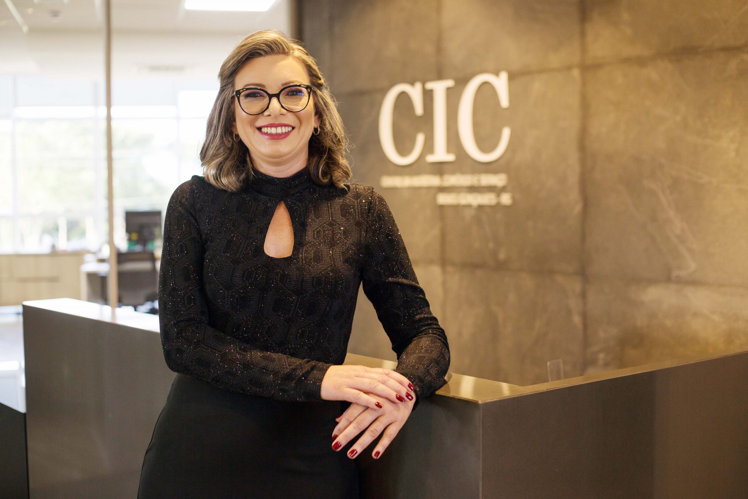 Marijane Paese, presidente do CIC-BG e Maria Regina Flores, primeira diretora-secretária são painelistas do encontro "Empreender, Liderar & Transformar"

Crédito: Emerson Ribeiro