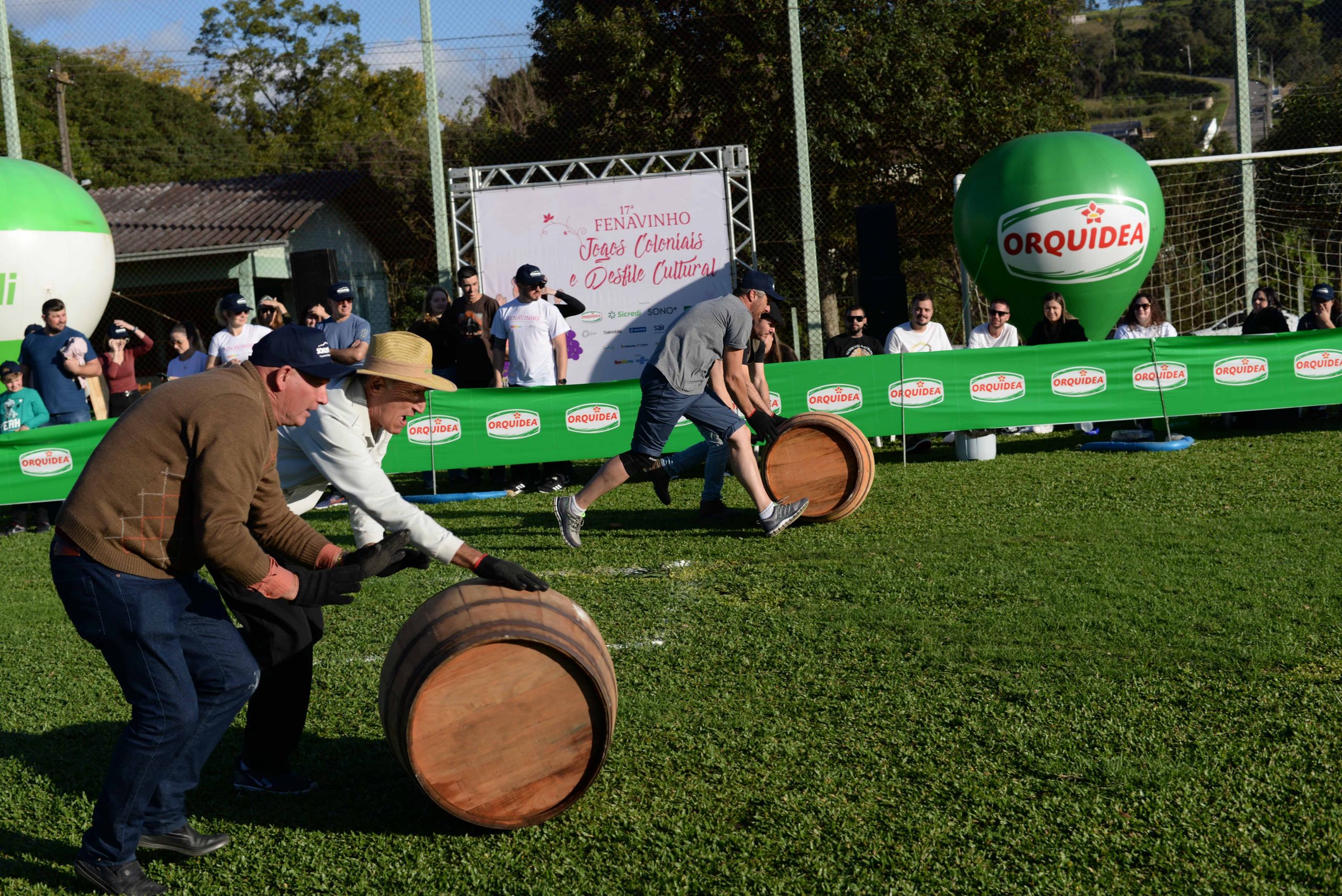 Corrida de barricas nas primeiras etapas distritais dos Jogos Coloniais da Fenavinho - Crédito Gilmar Gomes (1)