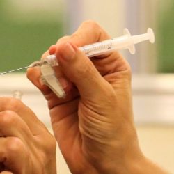Durante o feriado de Corpus Christi vacinação contra o covid-19 será suspensa