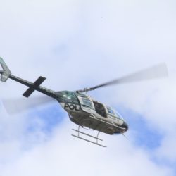 Bênção vinda do céu: Padre sobrevoa cidade de  helicóptero para dar a bênção de Santo Antônio