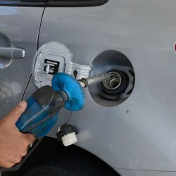 Ministério de Minas e Energia  projeta gasolina R$ 1,55 mais barata com teto do ICMS