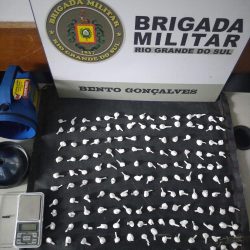 180 buchas de cocaína apreendidas e um homem preso no Bairro Pomarosa