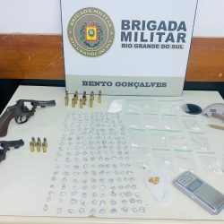 BM prende homem com  drogas e armas no Vila Nova