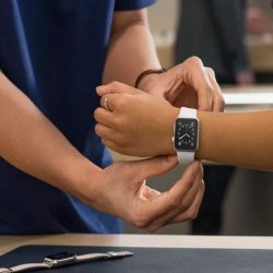 Pesquisadores estudam auxílio do Apple Watch a crianças com câncer