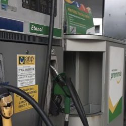 Gasolina fica R$ 0,18 mais barata para distribuidoras a partir desta terça-feira