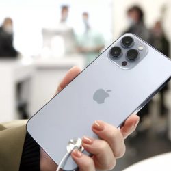 Ministério da Justiça multa Apple em R$ 12 milhões e suspende venda de iPhone sem carregador