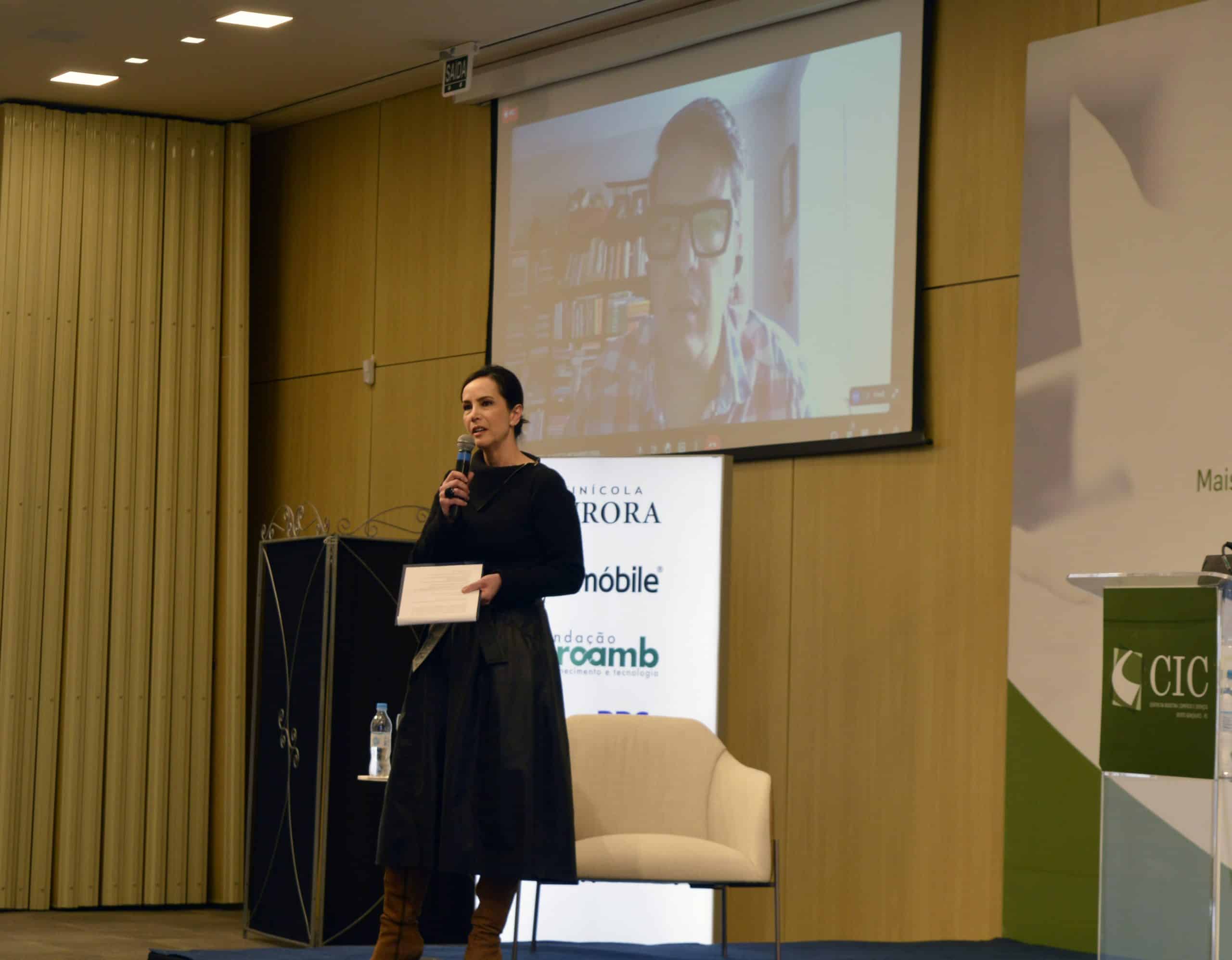 Palestrantes Fabíola Sarettta e Adriano Silva (3)