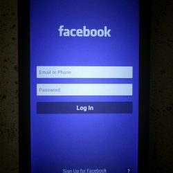 Apps maliciosos roubam um milhão de senhas do Facebook