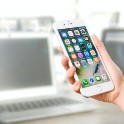 Apple toma multa de R$ 100 milhões por vender celular sem carregador
