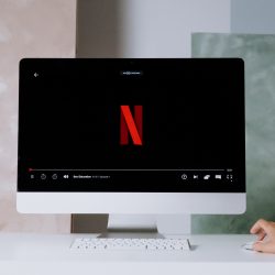 Propagandas na Netflix vão baratear serviço de streaming da empresa