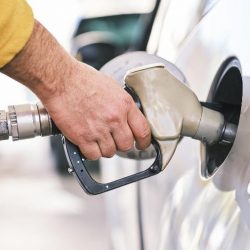 Gasolina sobe pela segunda semana seguida, diz ANP