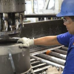 Produção industrial cai 0,7% em setembro, diz IBGE