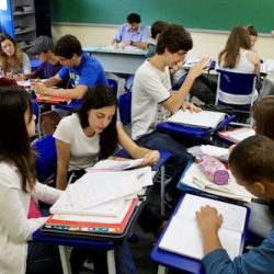 Apenas 5% dos alunos do ensino médio  no Brasil está com o aprendizado de matemática dentro do esperado