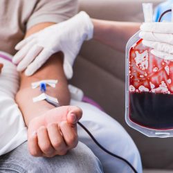 Inédito: voluntários recebem primeira transfusão de sangue criado em laboratório
