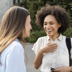 Por que as conversas triviais são tão importantes para nossa saúde mental