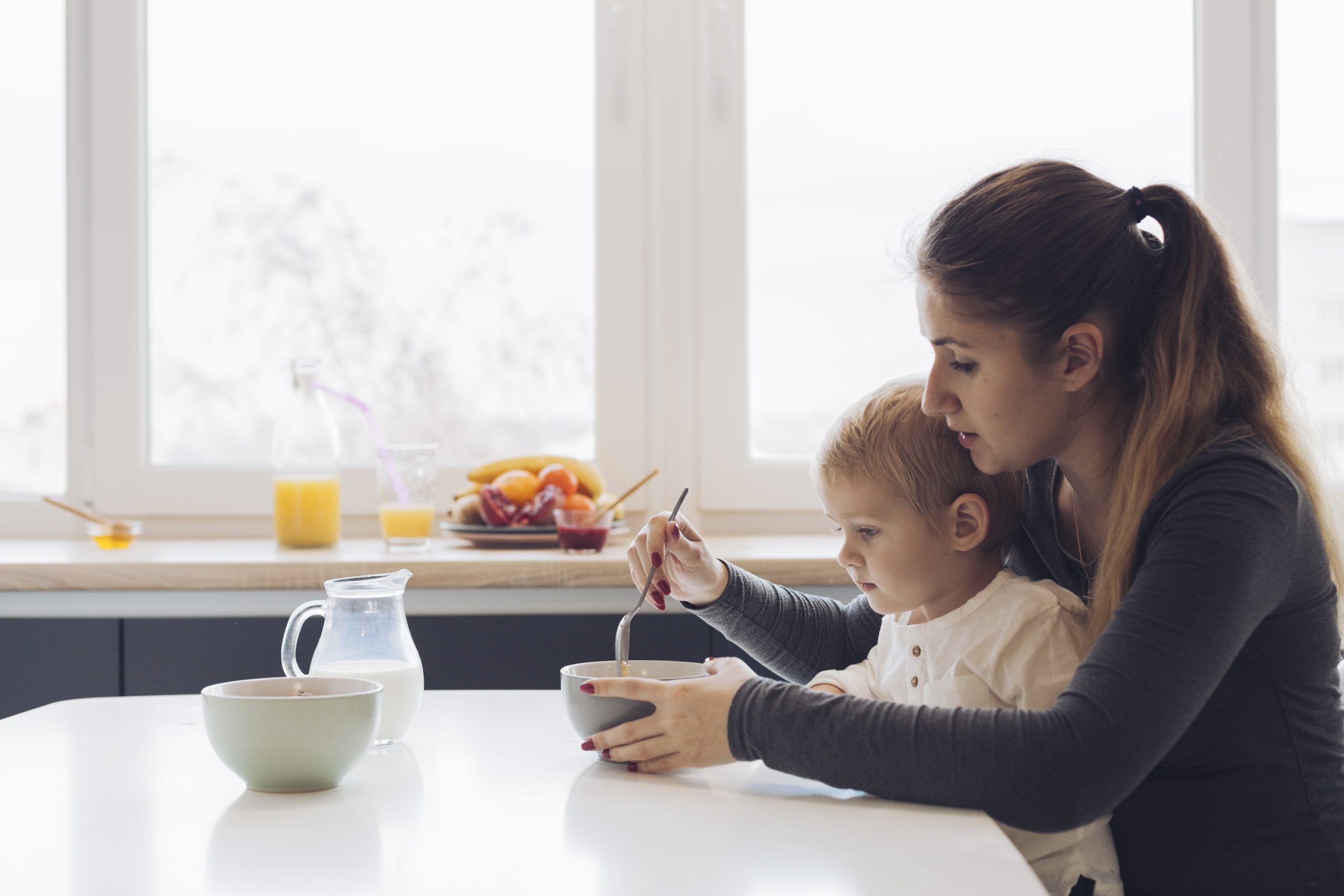 mommy-and-son-having-breakfast
