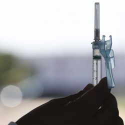 Governo recebe novo lote de vacinas contra covid-19