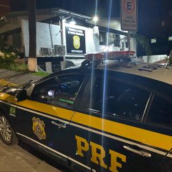 PRF prende em Bento casal com cinco telefones furtados