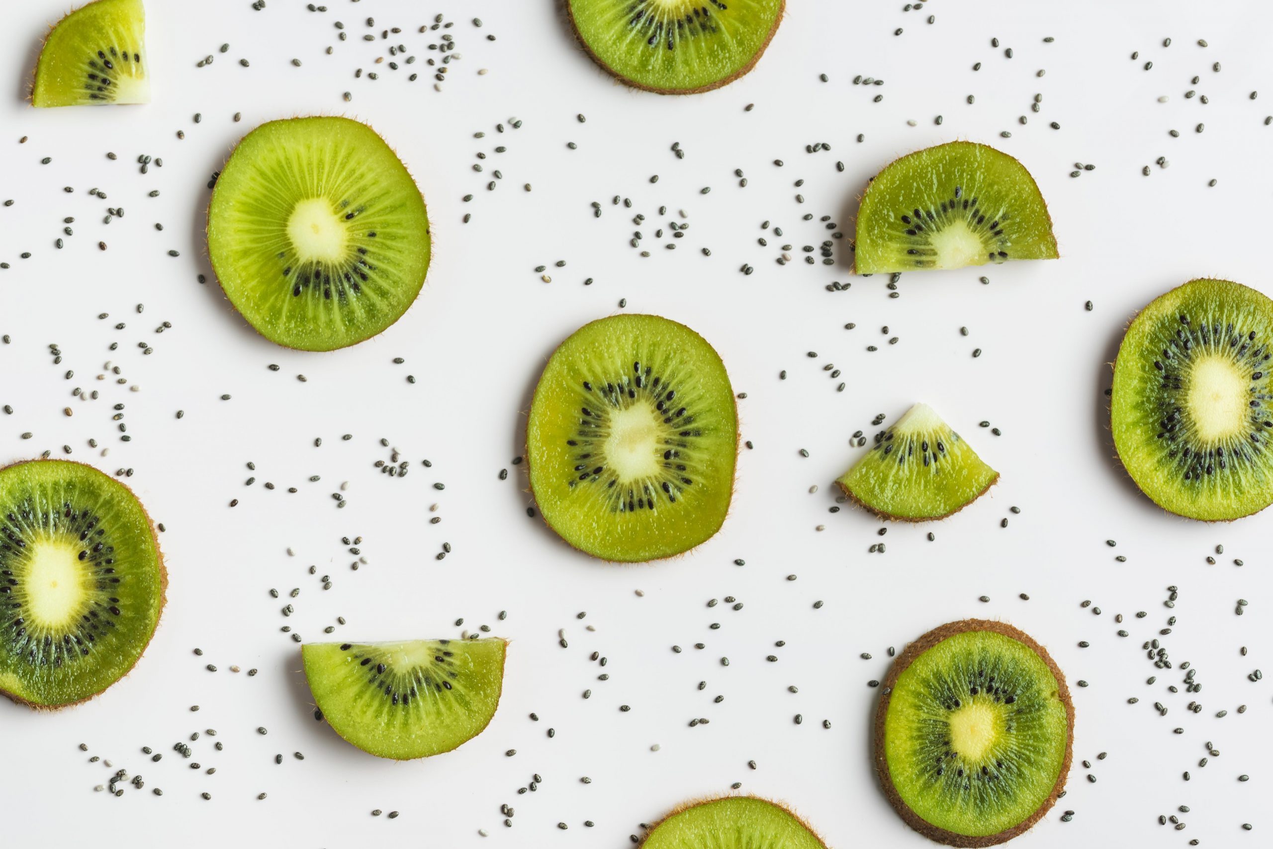 arrangement-of-delicious-fresh-kiwis