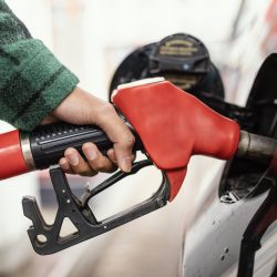 Ministério da Justiça notifica 8 entidades para explicar aumentos em postos de combustíveis