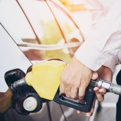 Gasolina sobe 3% e fica acima de R$ 5 na primeira semana de 2023, diz ANP